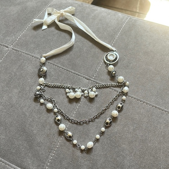 Silver and White Layered Pearl Necklace with Vintage Charm - Picture 1 of 6